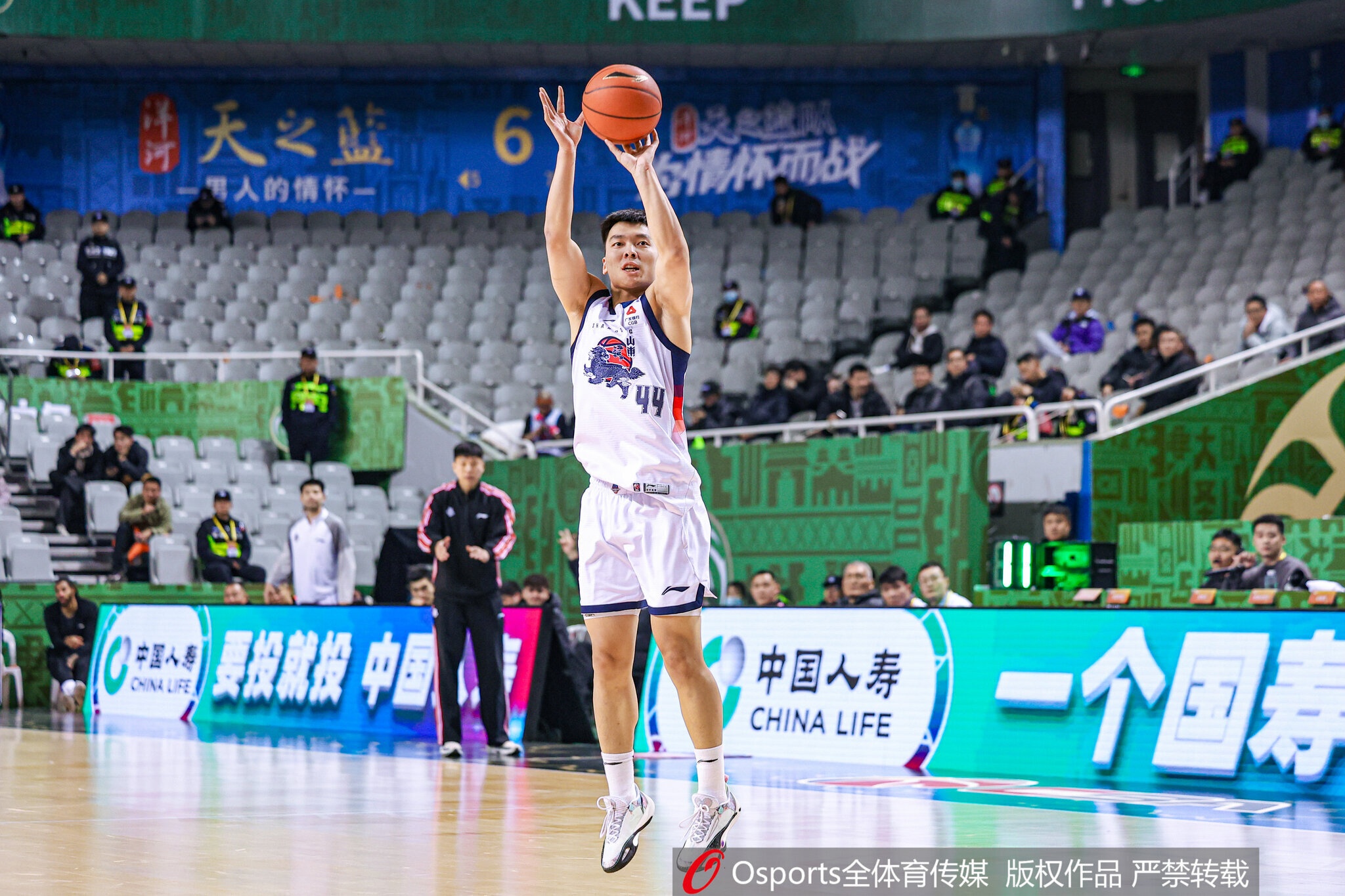山东男篮续约陈培东两年 C类合同锁定后卫线 山东男篮续约陈培东两年 C类合同锁定后卫线