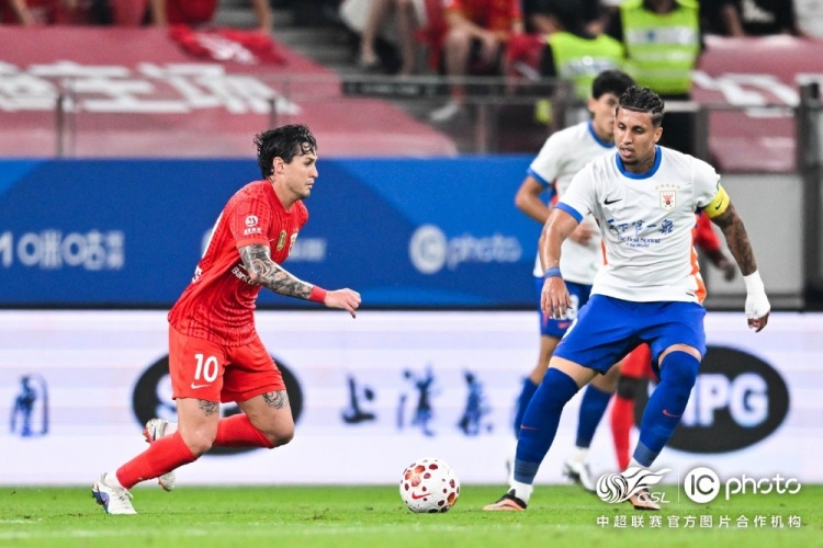 海港三球被吹 主场0-1泰山 海港三球被吹 主场0-1泰山