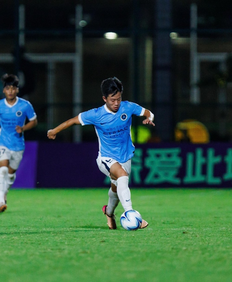 刘志鹏抢断门将送助攻 深圳新鹏城U20主场2比1逆转陕西联合U20
