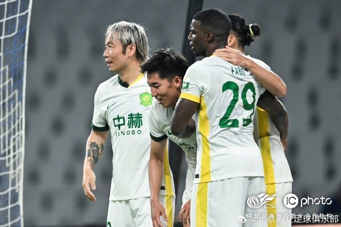 北京国安客场3-0完胜上海申花 侯森多次扑救