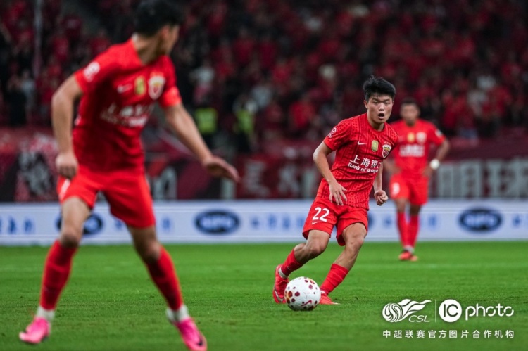 武磊越位进球被吹 魏震失点李新翔补时救主 海港1-1大连