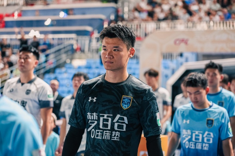 李冠希韧带损伤预计休战2至3周,将根据复查结果确定具体复出时间 李冠希韧带损伤预计休战2至3周,将根据复查结果确定具体复出时间