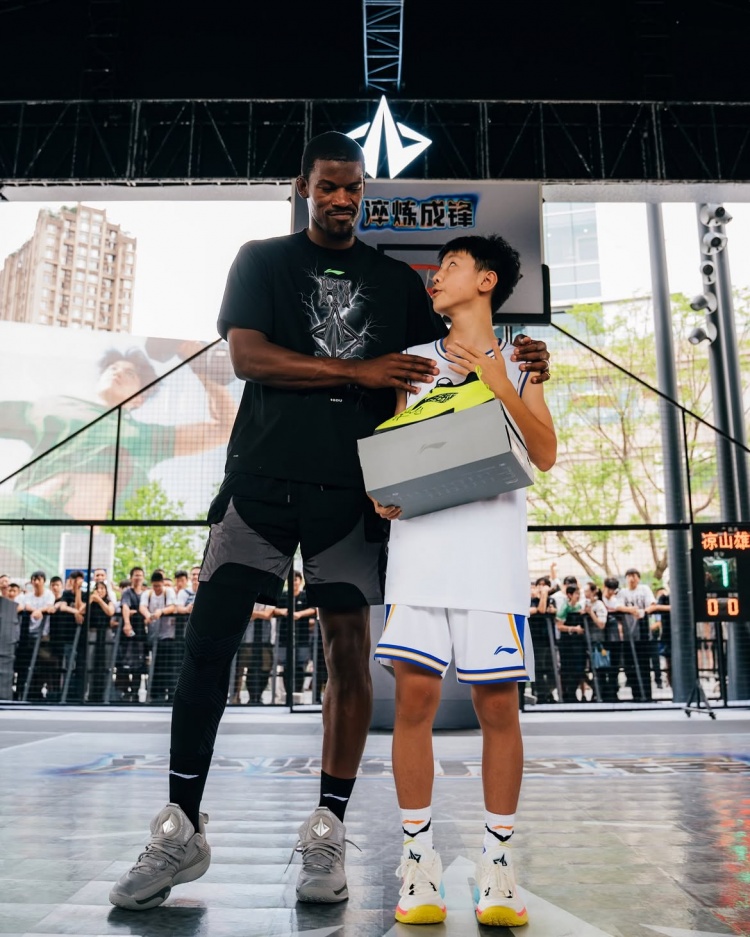 巴特勒深情致谢中国球迷:你们的爱始终如一 会以更强的姿态回归 巴特勒深情致谢中国球迷:你们的爱始终如一 会以更强的姿态回归