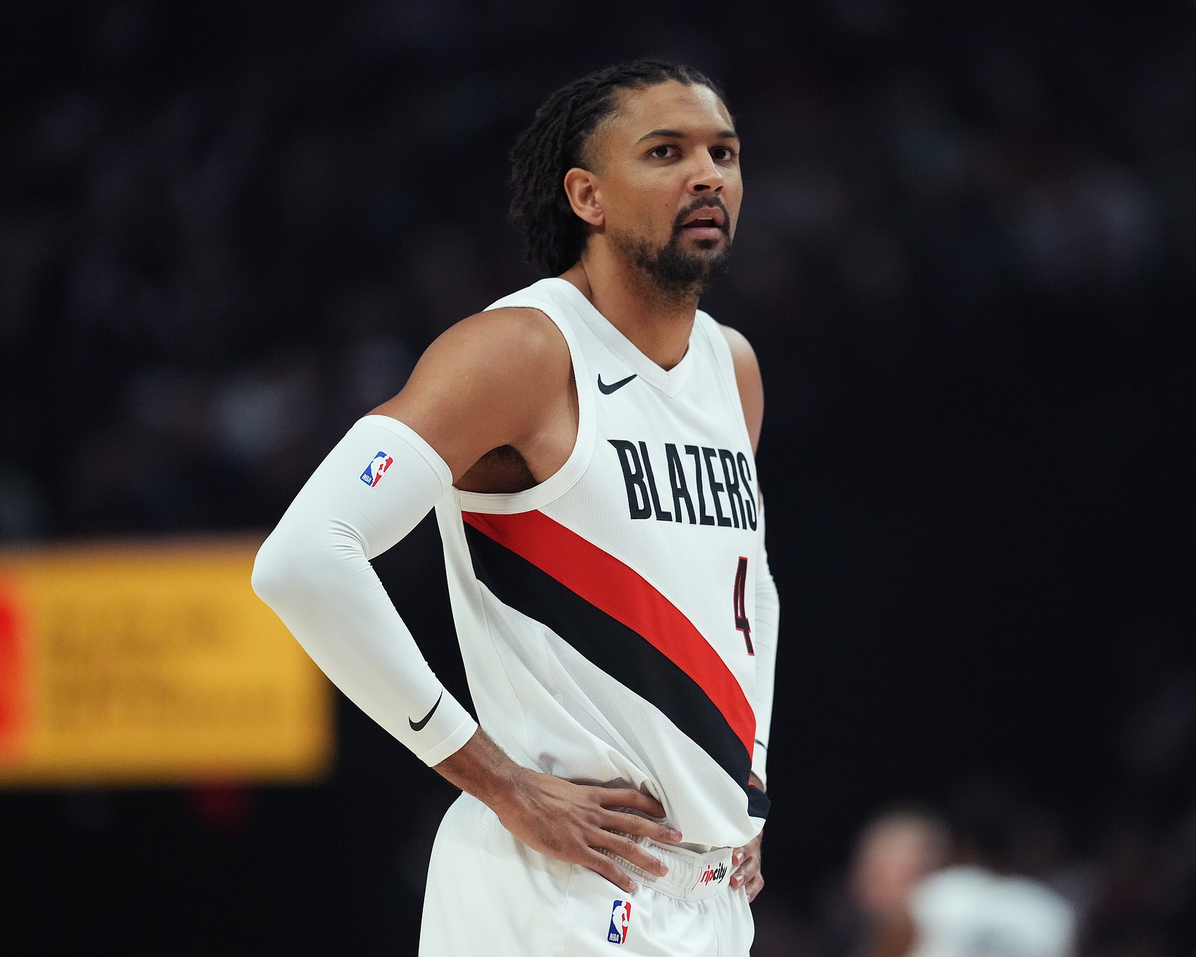 开拓者记者:塞布尔痴迷于研究比赛录像 这一点与雷迪克极其合拍