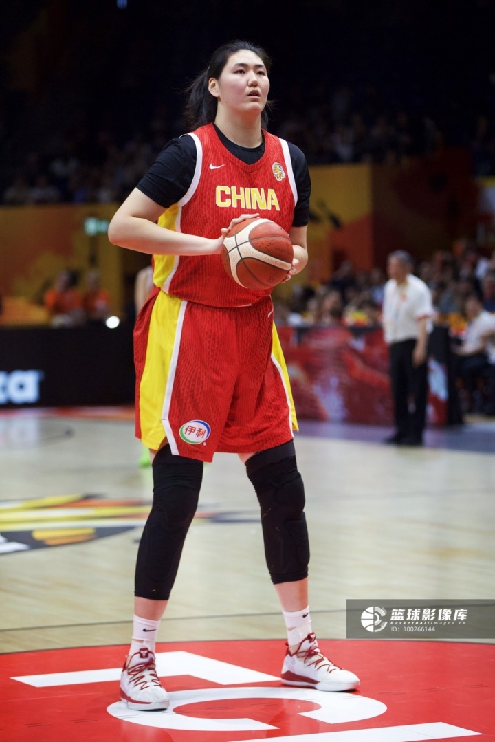 宫鲁鸣：我们要让张子宇能更快地成熟起来 希望她能走得更高更远